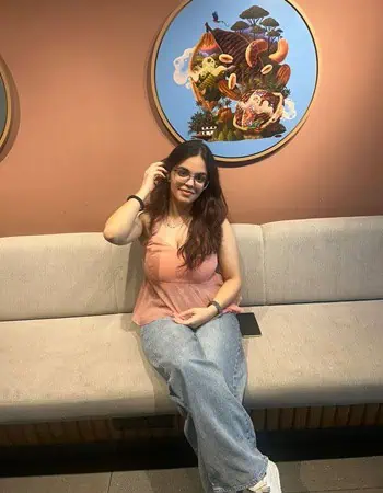 Pooja college escort girl in Shamshabad