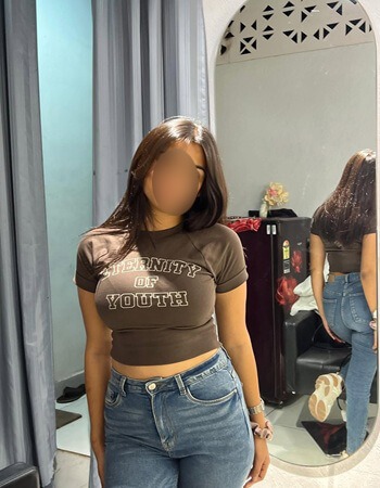 Poorvi busty female service